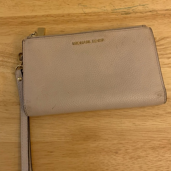 Michael Kors Cream Clutch Sleek Leather Double Zip Wristlet - Picture 1 of 9